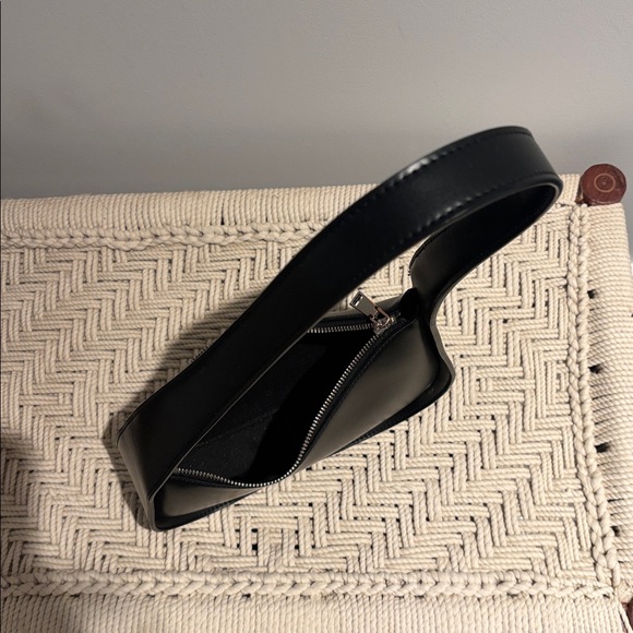 Melie Bianco Willow Black Shoulder Bag - Sleek Minimal Design - Picture 2 of 4